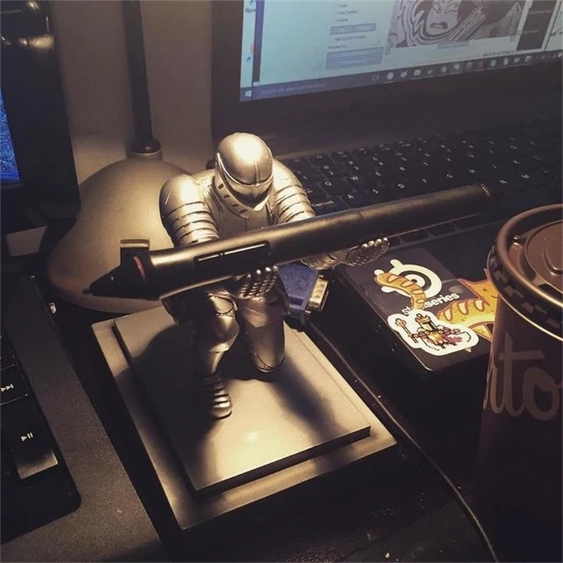 Knight Pen Holder